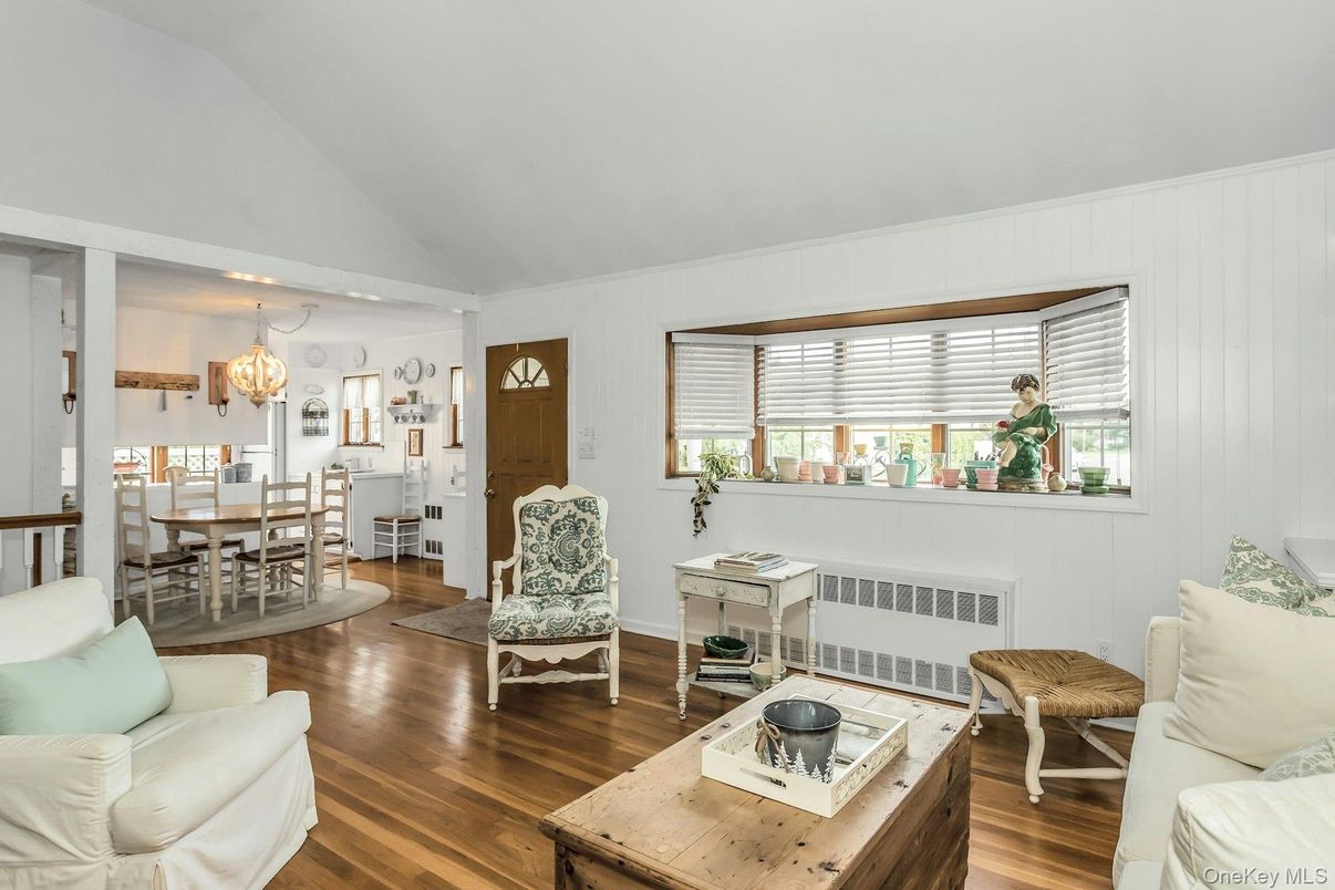 Chandelier, Dining room, Interior, Recessed Lighting, Wood Texture Flooring