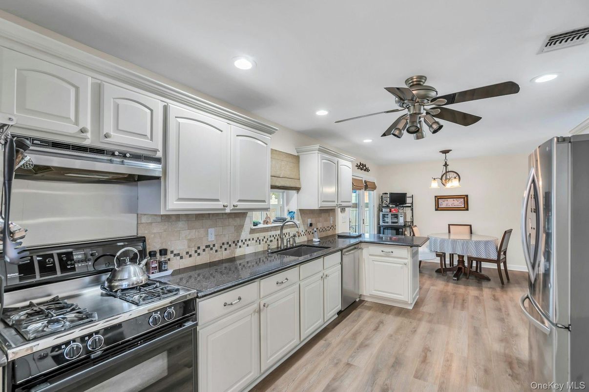 Dining room, Interior, Kitchen, Pendant Lights, Recessed Lighting, Stainless Steel Appliances, Wood Texture Flooring