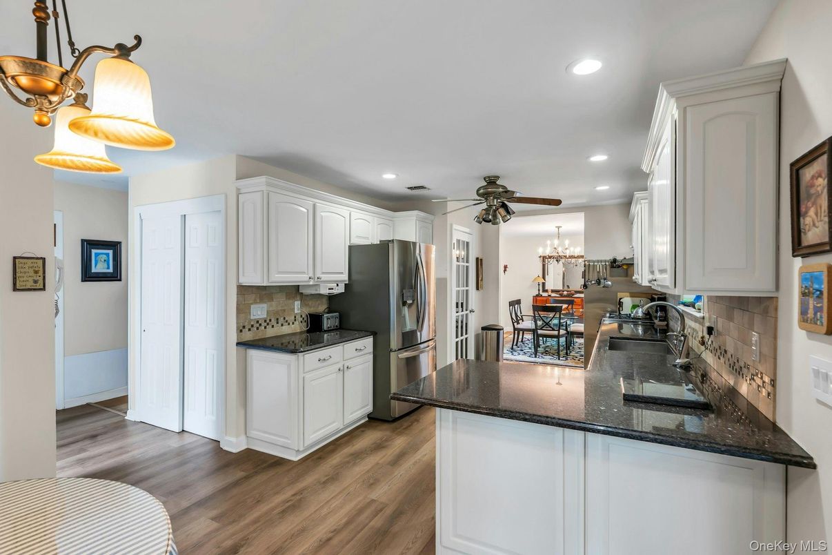 Chandelier, Dining room, Interior, Kitchen, Recessed Lighting, Stainless Steel Appliances, Wood Texture Flooring