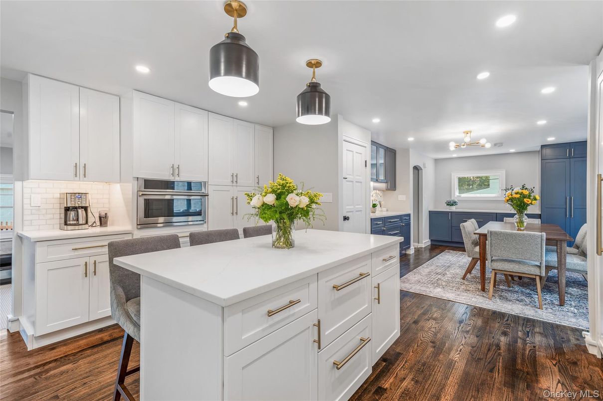 Dining room, Interior, Kitchen, Pendant Lights, Recessed Lighting, Stainless Steel Appliances, Wood Texture Flooring