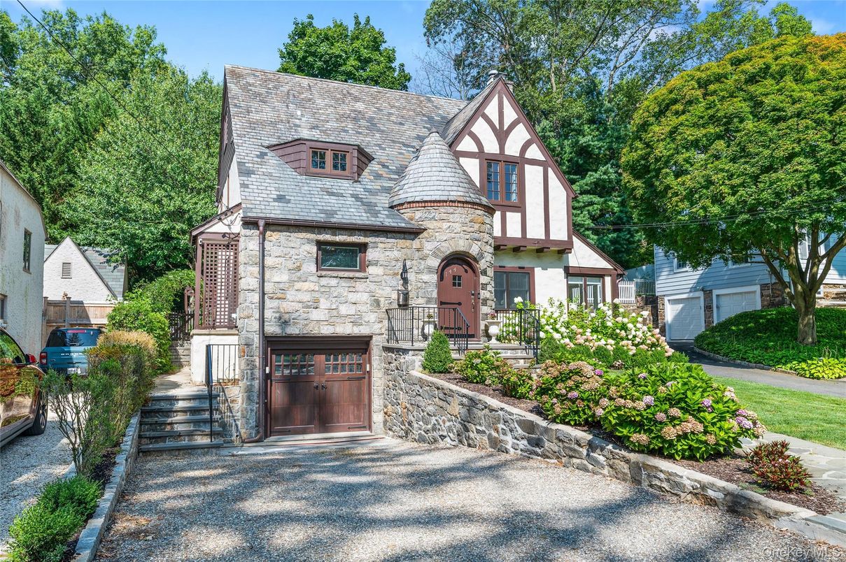 Attached, Exterior, Facade, Tudor Revival