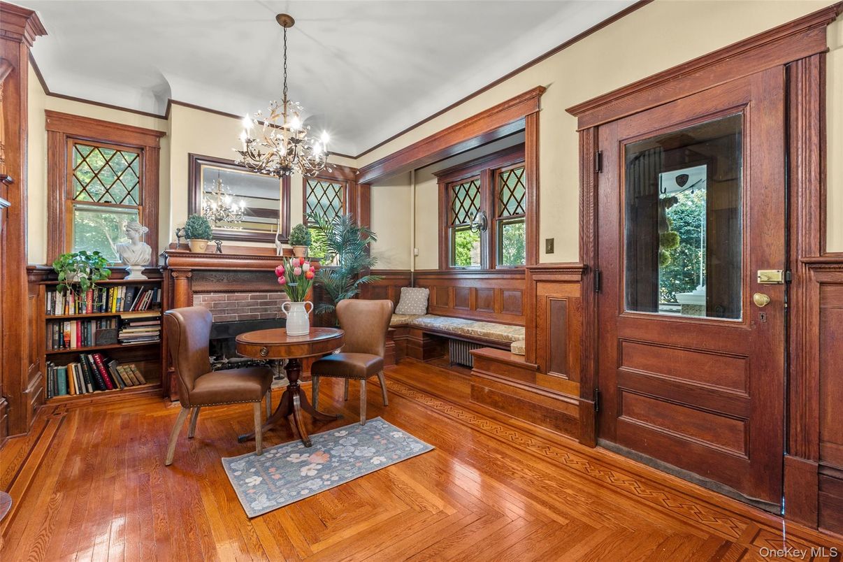 Chandelier, Dining room, Fireplace, Interior, Wood Texture Flooring