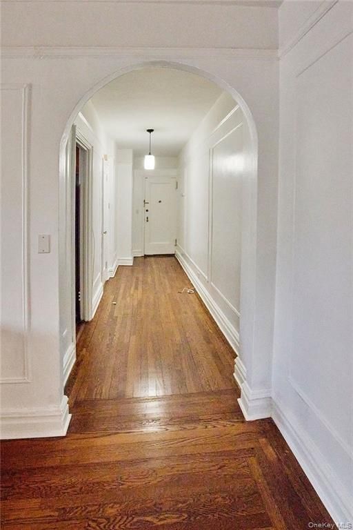 Interior, Pendant Lights, Wood Texture Flooring
