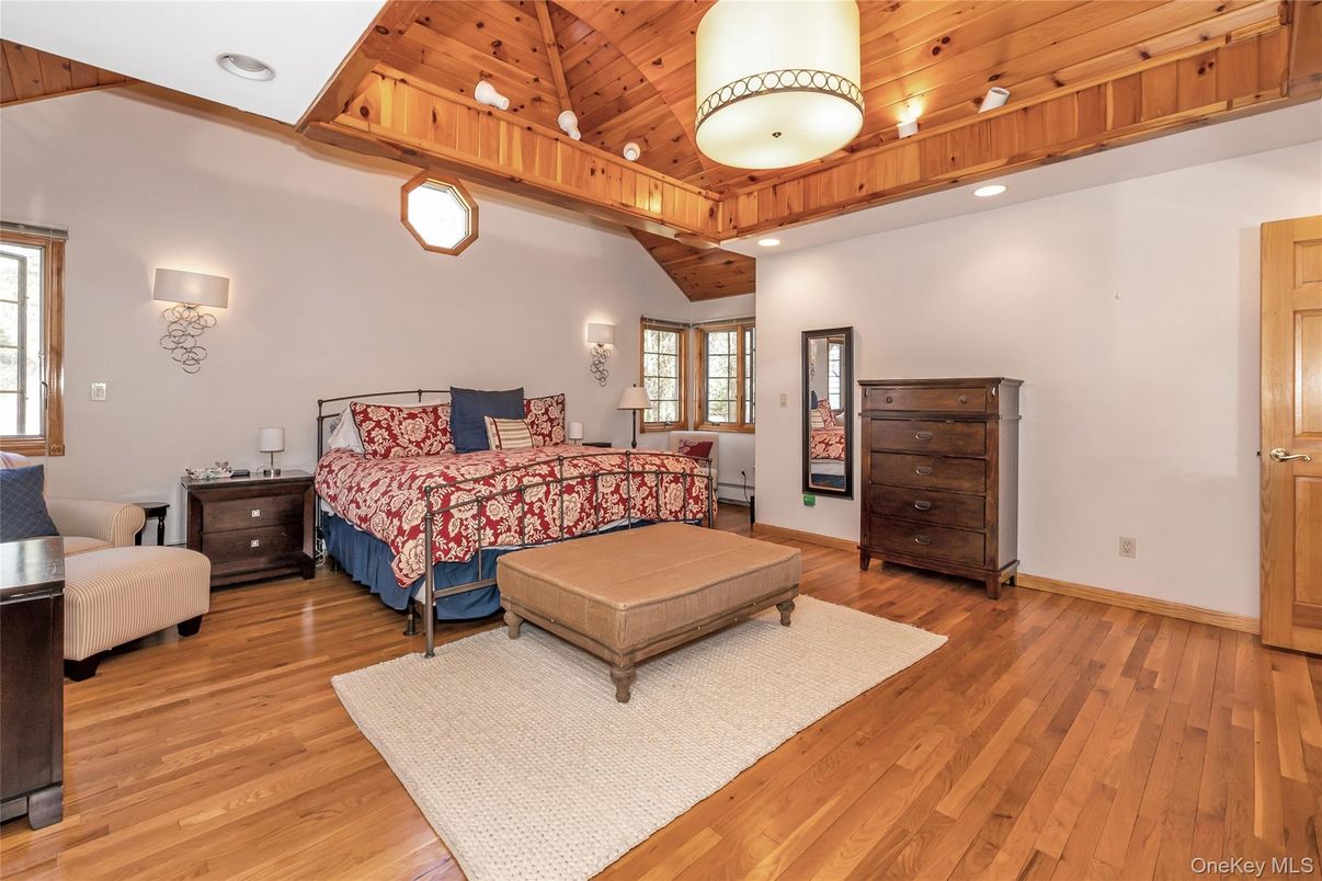 Bedroom, Interior, Recessed Lighting, Wooden Ceilings, Wood Texture Flooring