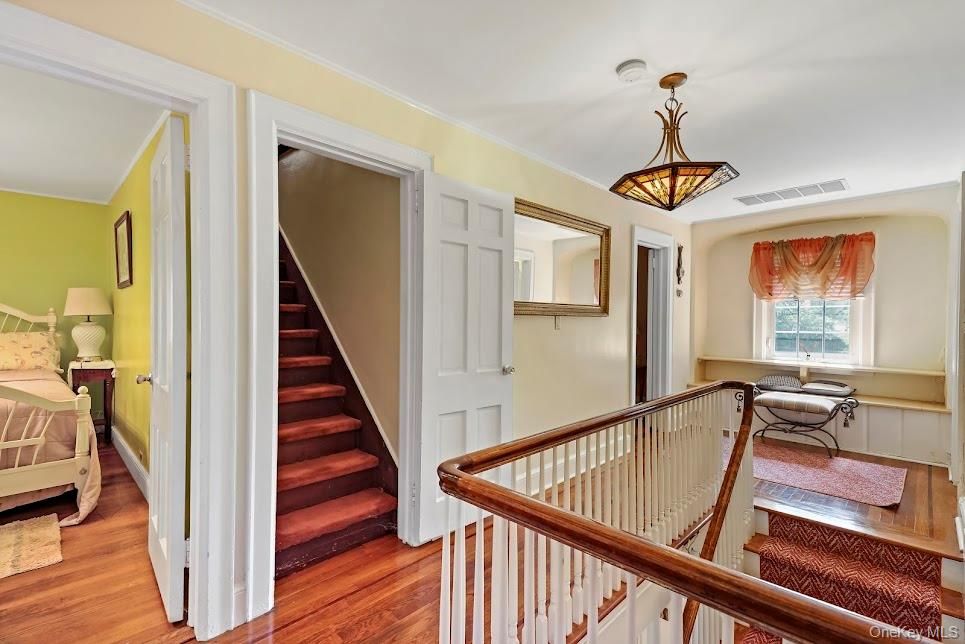 Interior, Pendant Lights, Wood Texture Flooring
