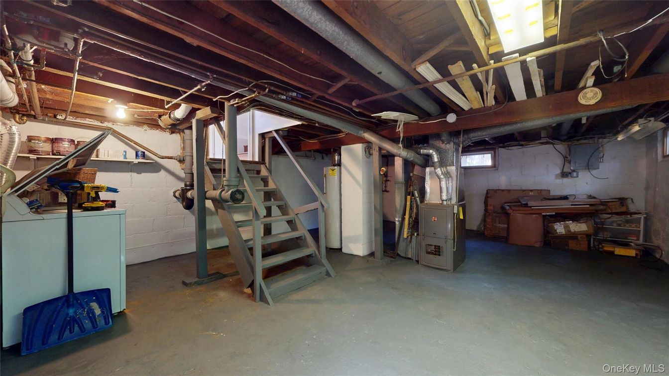 Interior, Washer, Wooden Beams