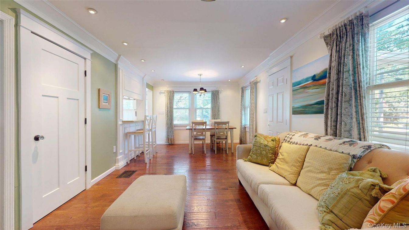 Chandelier, Dining room, Interior, Living room, Pendant Lights, Recessed Lighting, Wood Texture Flooring