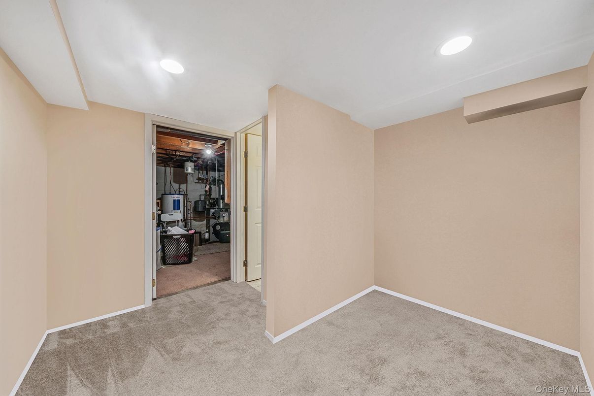 Empty room, Interior, Recessed Lighting