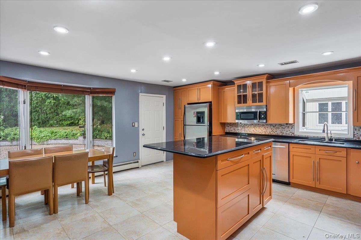 Dining room, Interior, Kitchen, Recessed Lighting, Stainless Steel Appliances