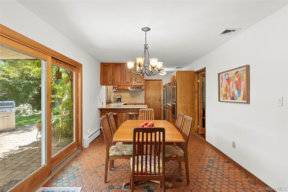 Chandelier, Dining room, Interior, Kitchen