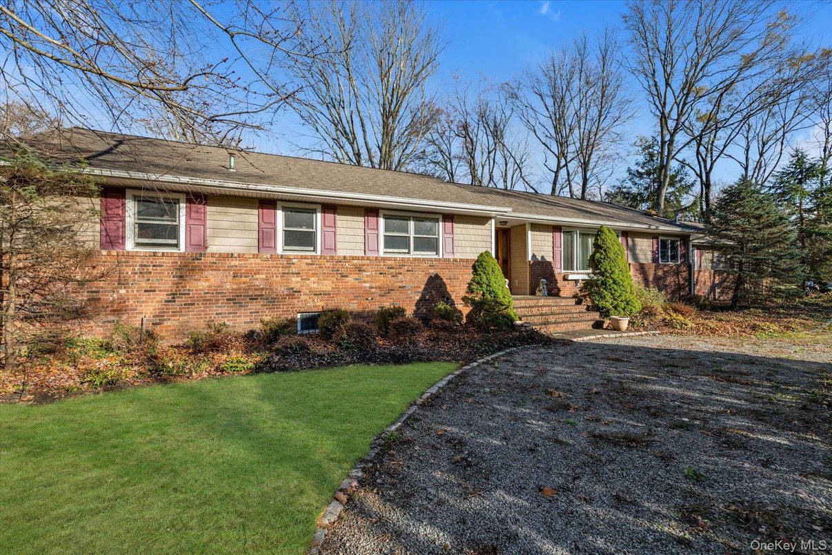 Exterior, Facade, Brick Facade, Ranch