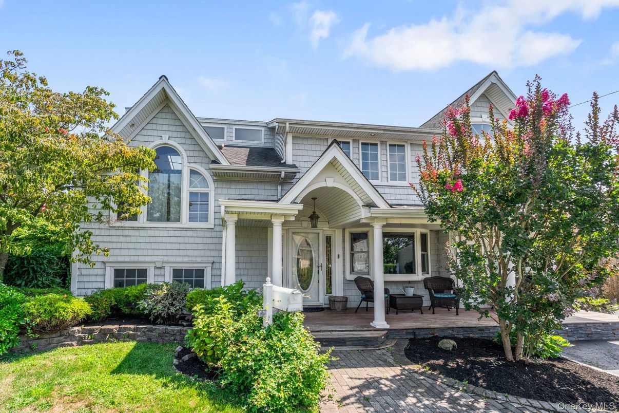 Exterior, Facade, Queen Anne Victorian