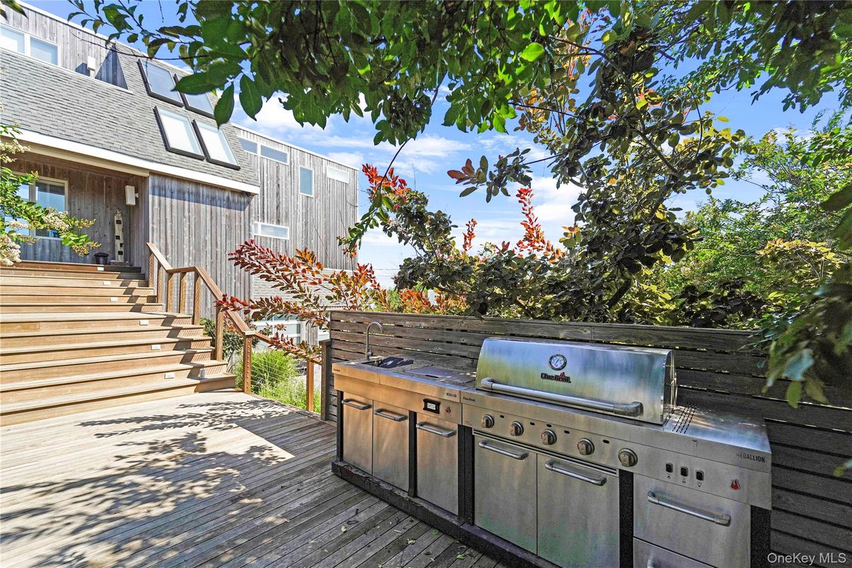 Exterior, Outdoor Kitchen