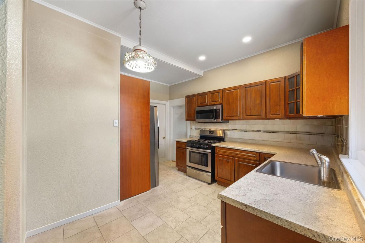 Interior, Kitchen, Pendant Lights, Recessed Lighting, Stainless Steel Appliances