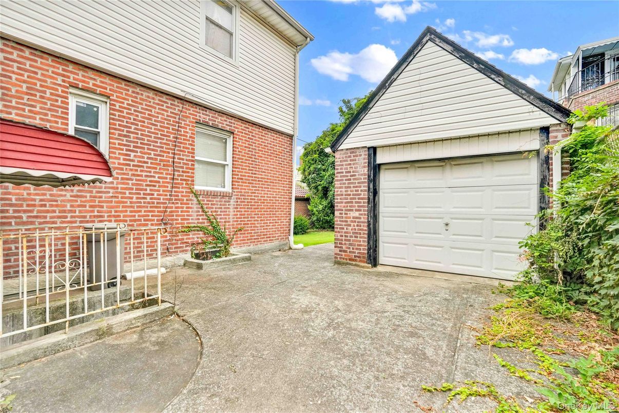 Detached Garage, Exterior