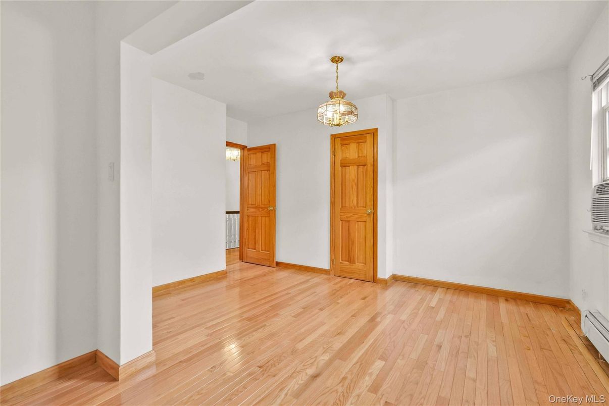 Empty room, Interior, Pendant Lights, Wood Texture Flooring