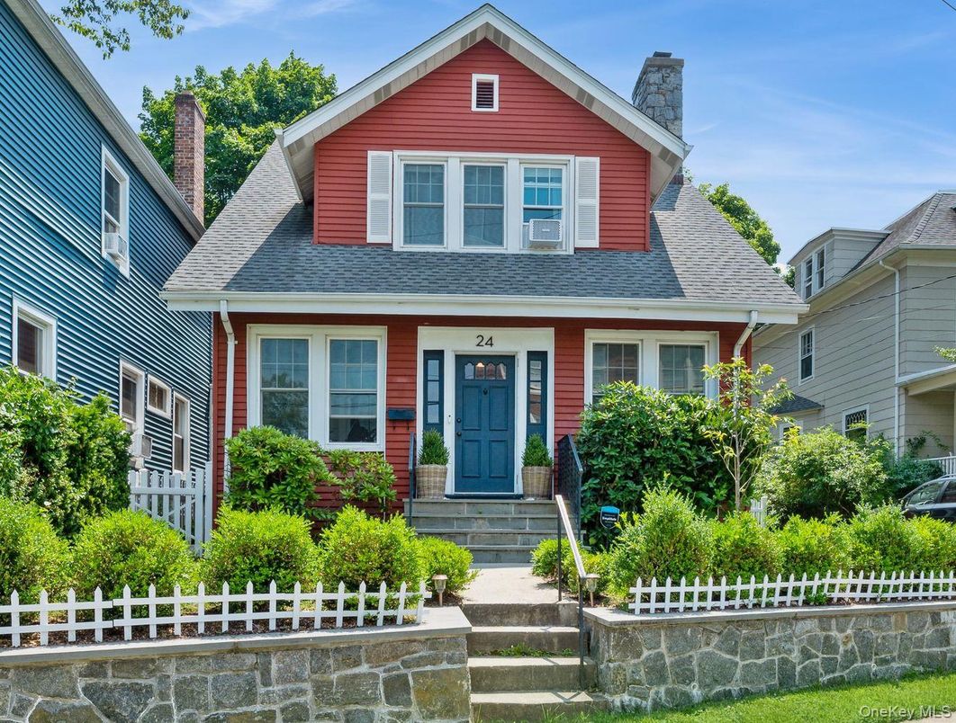 Exterior, Facade, Queen Anne Victorian
