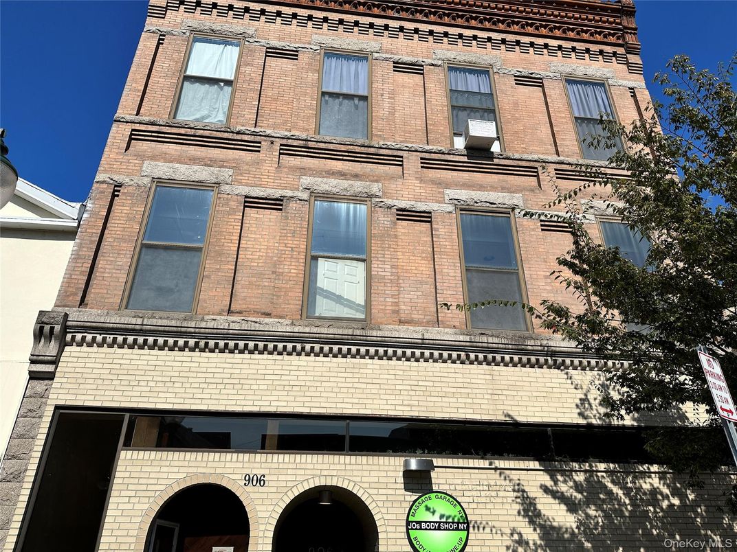 Exterior, Facade, Brick Facade, Rowhouse