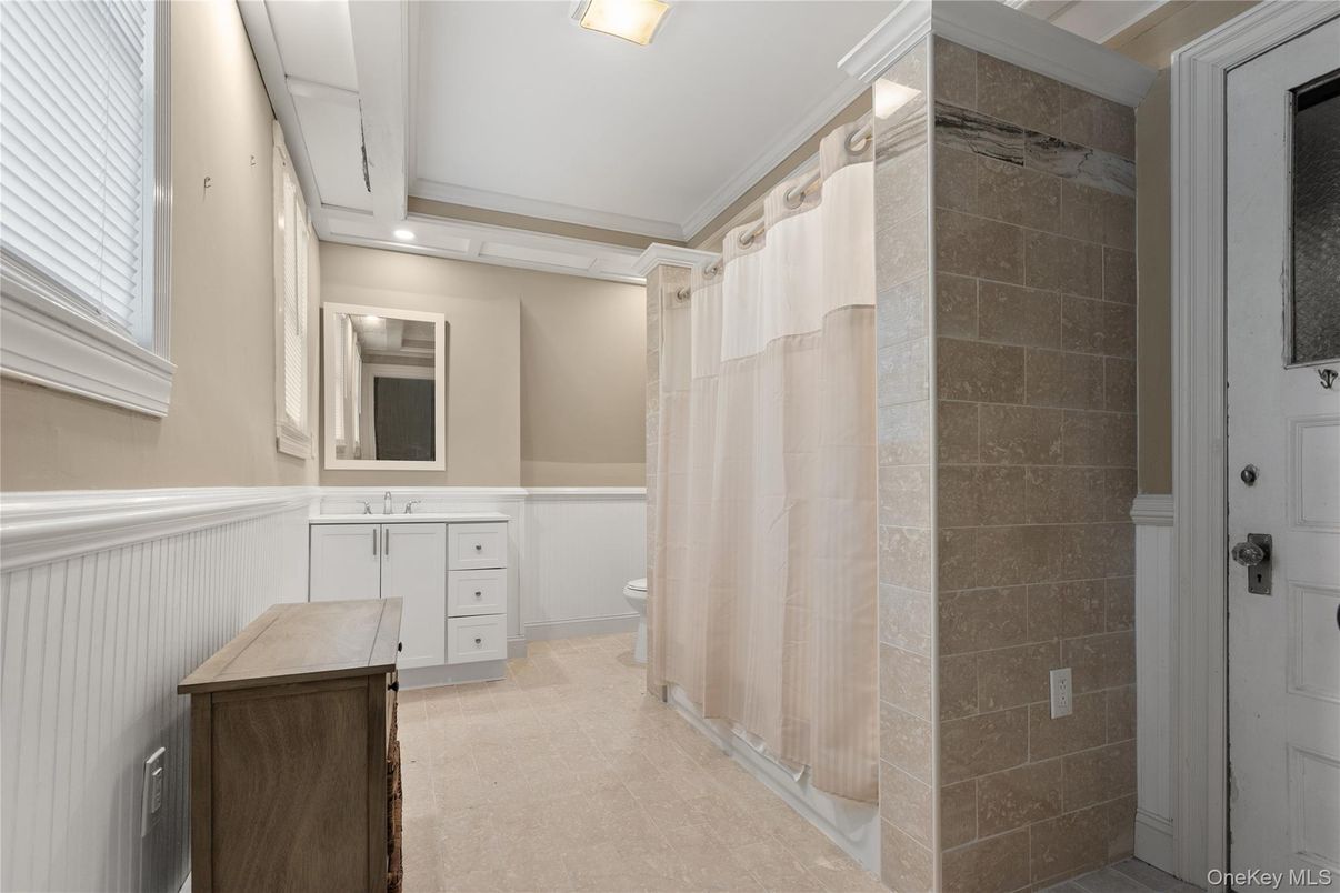 Bathroom, Interior, Recessed Lighting