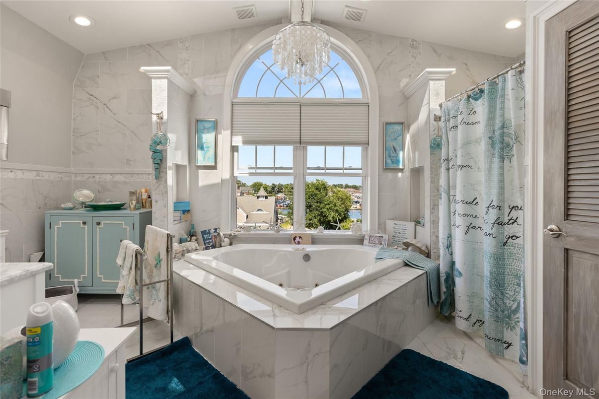 Bathroom, Interior, Marble, Marble Walls, Recessed Lighting