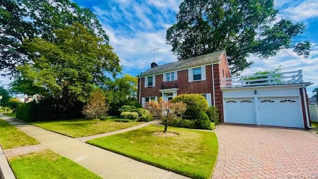 Attached, Exterior, Facade, Brick Facade, Georgian