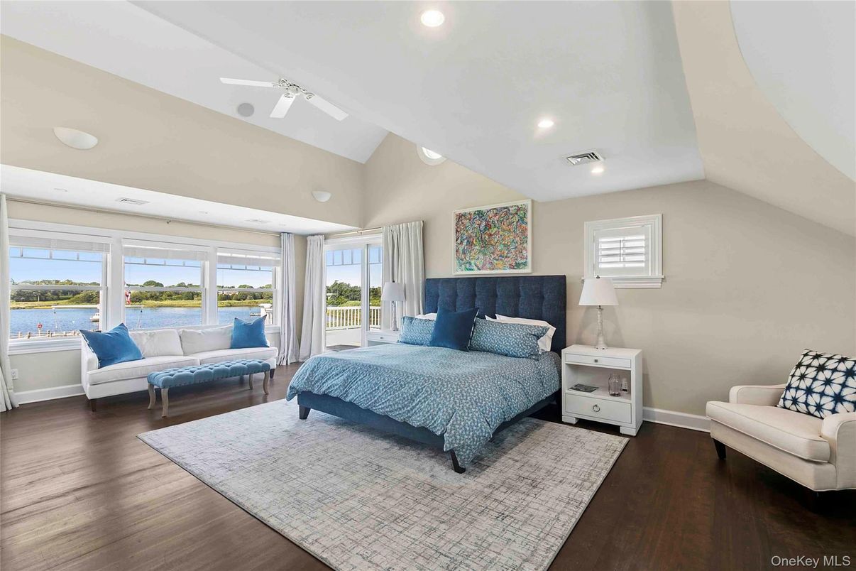 Bedroom, Interior, Recessed Lighting, Water, Wood Texture Flooring