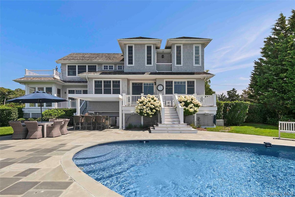 Exterior, Facade, Pool, American Foursquare