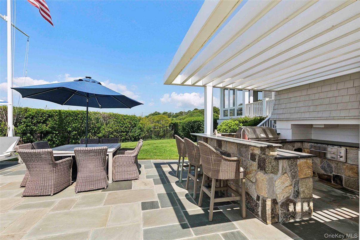 Exterior, Outdoor Kitchen