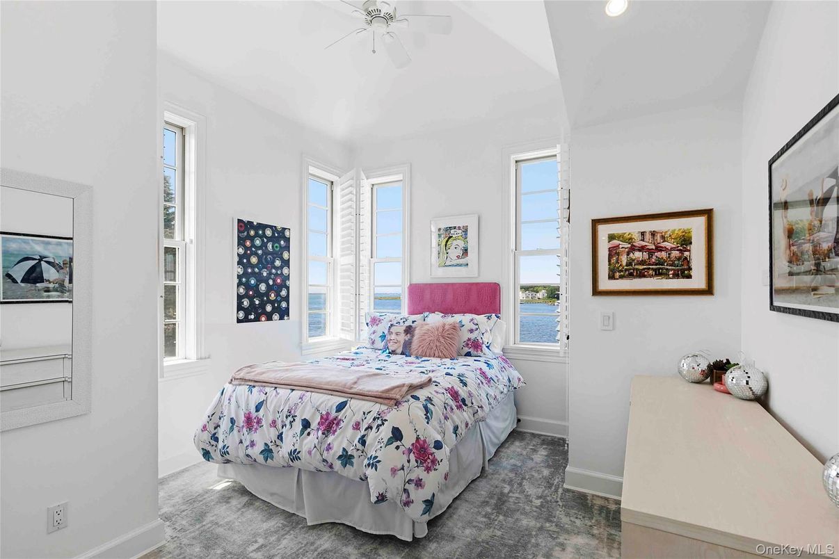 Bedroom, Interior, Recessed Lighting, Water