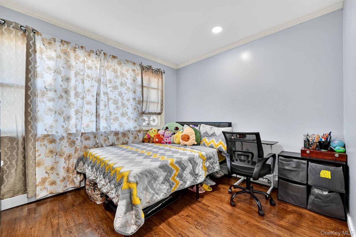 Bedroom, Home Office, Interior, Recessed Lighting, Wood Texture Flooring