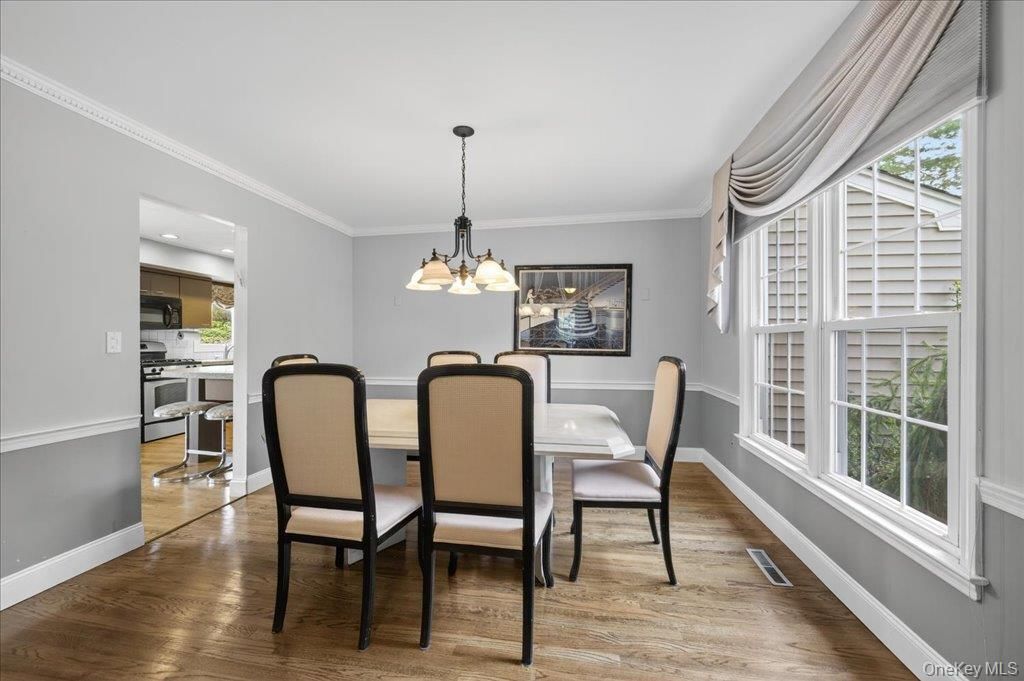 Chandelier, Dining room, Interior, Kitchen, Pendant Lights, Recessed Lighting, Wood Texture Flooring