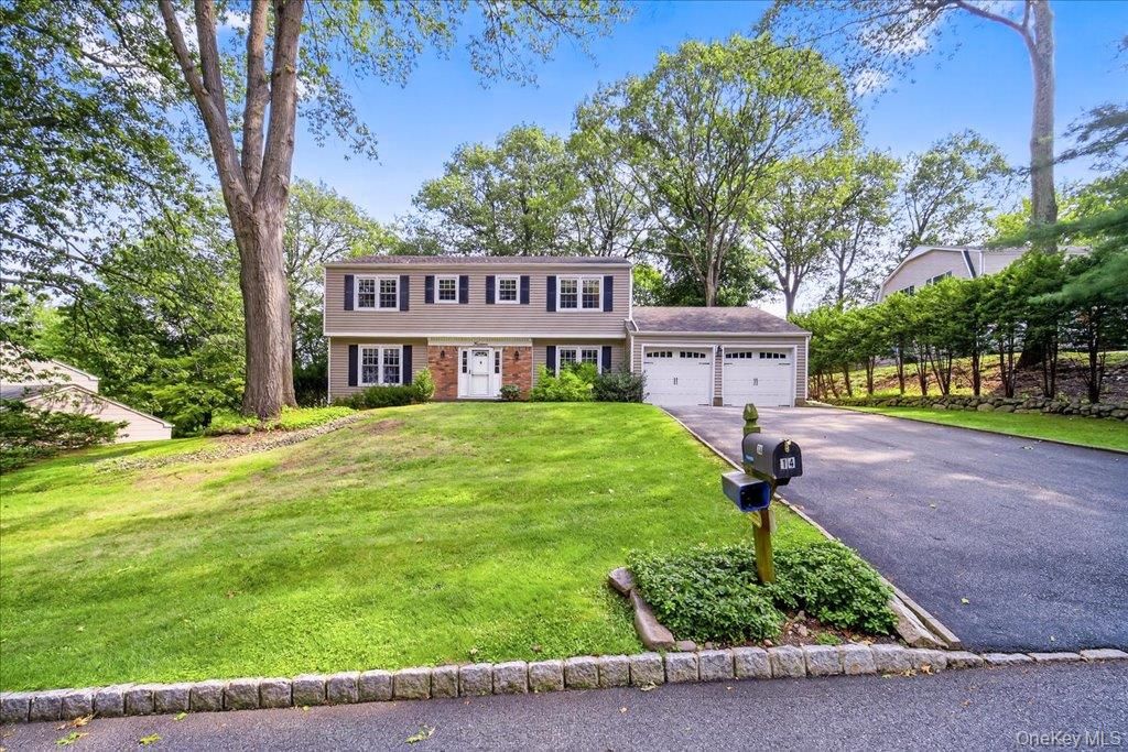 Attached, Exterior, Facade, Brick Facade, Raised Ranch