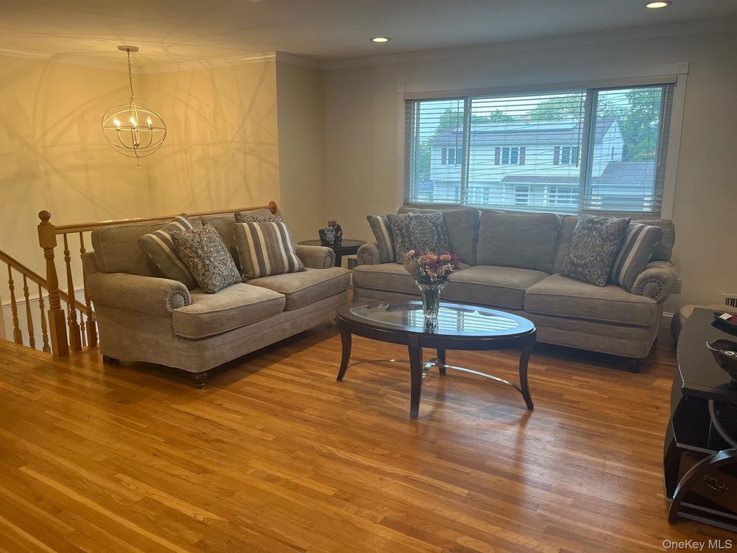 Interior, Living room, Pendant Lights, Recessed Lighting, Wood Texture Flooring