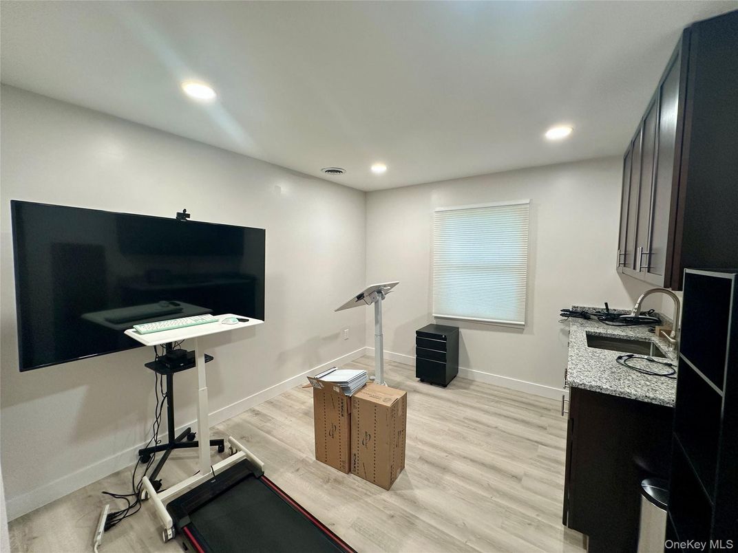 Fitness Equipment, Interior, Recessed Lighting, Wood Texture Flooring