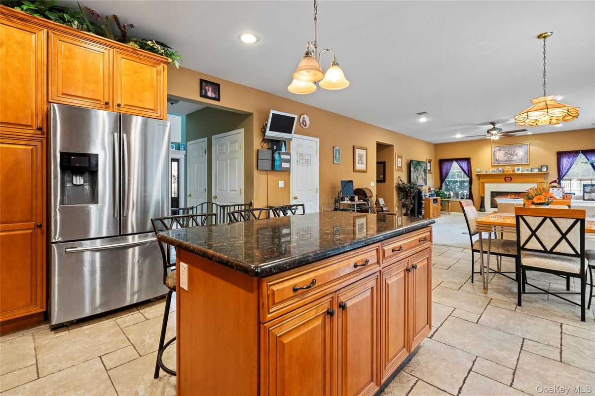 Dining room, Interior, Kitchen, Pendant Lights, Recessed Lighting, Stainless Steel Appliances