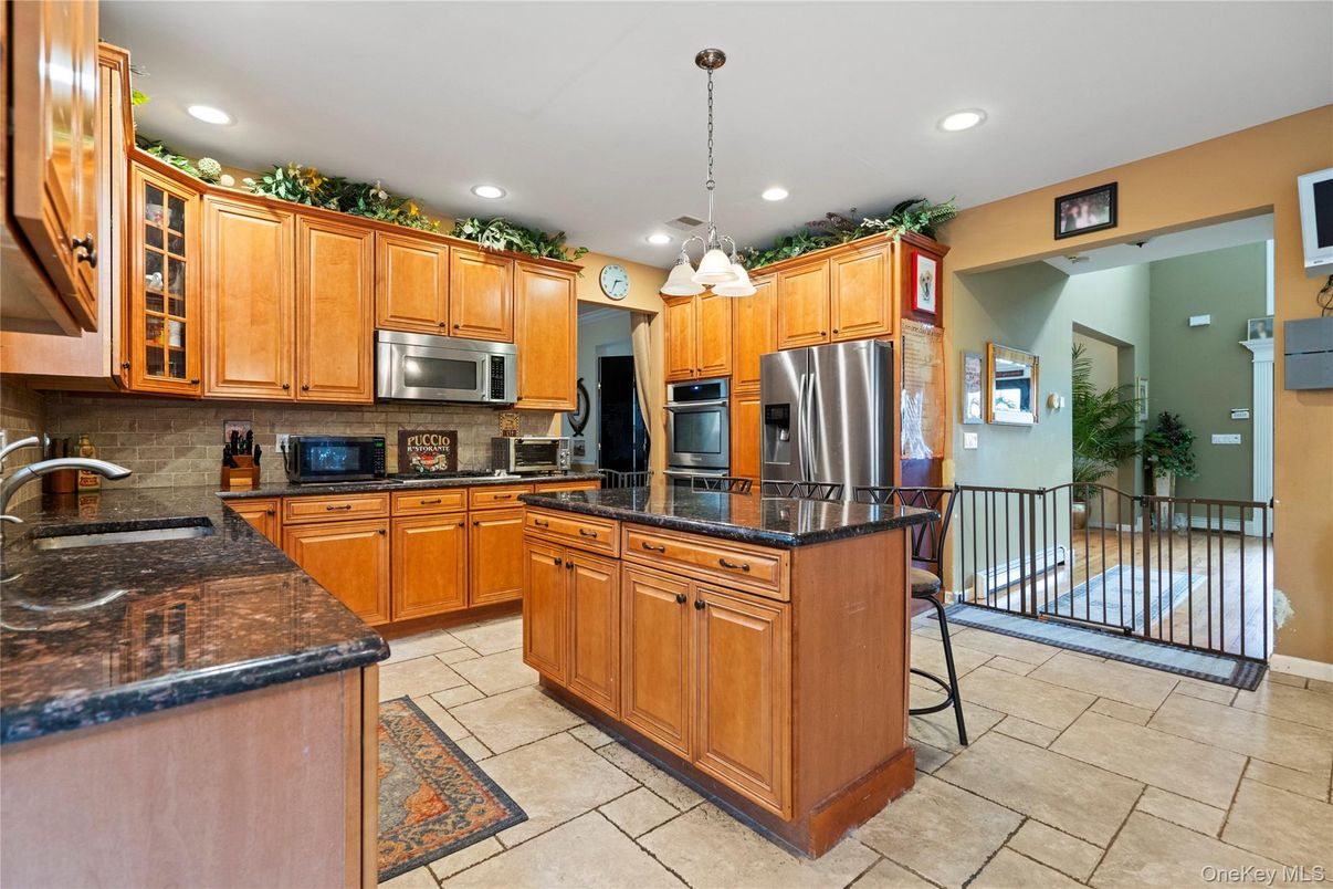 Interior, Kitchen, Pendant Lights, Recessed Lighting, Stainless Steel Appliances