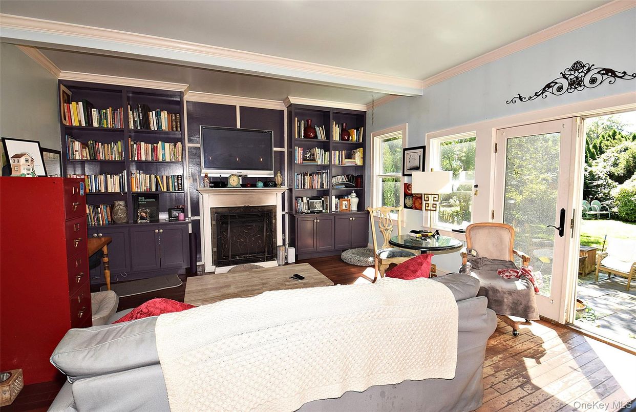 Bedroom, Fireplace, Interior, Wood Texture Flooring