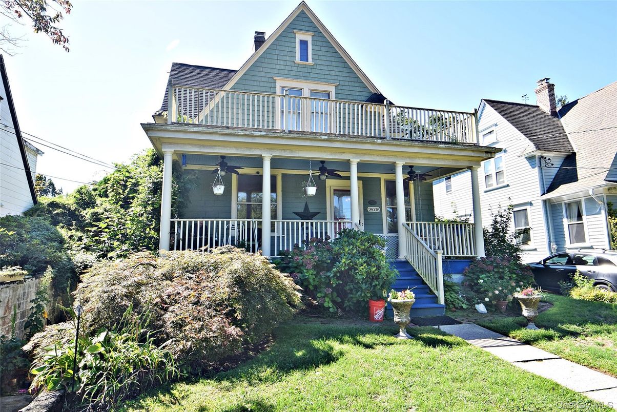 Exterior, Facade, Queen Anne Victorian