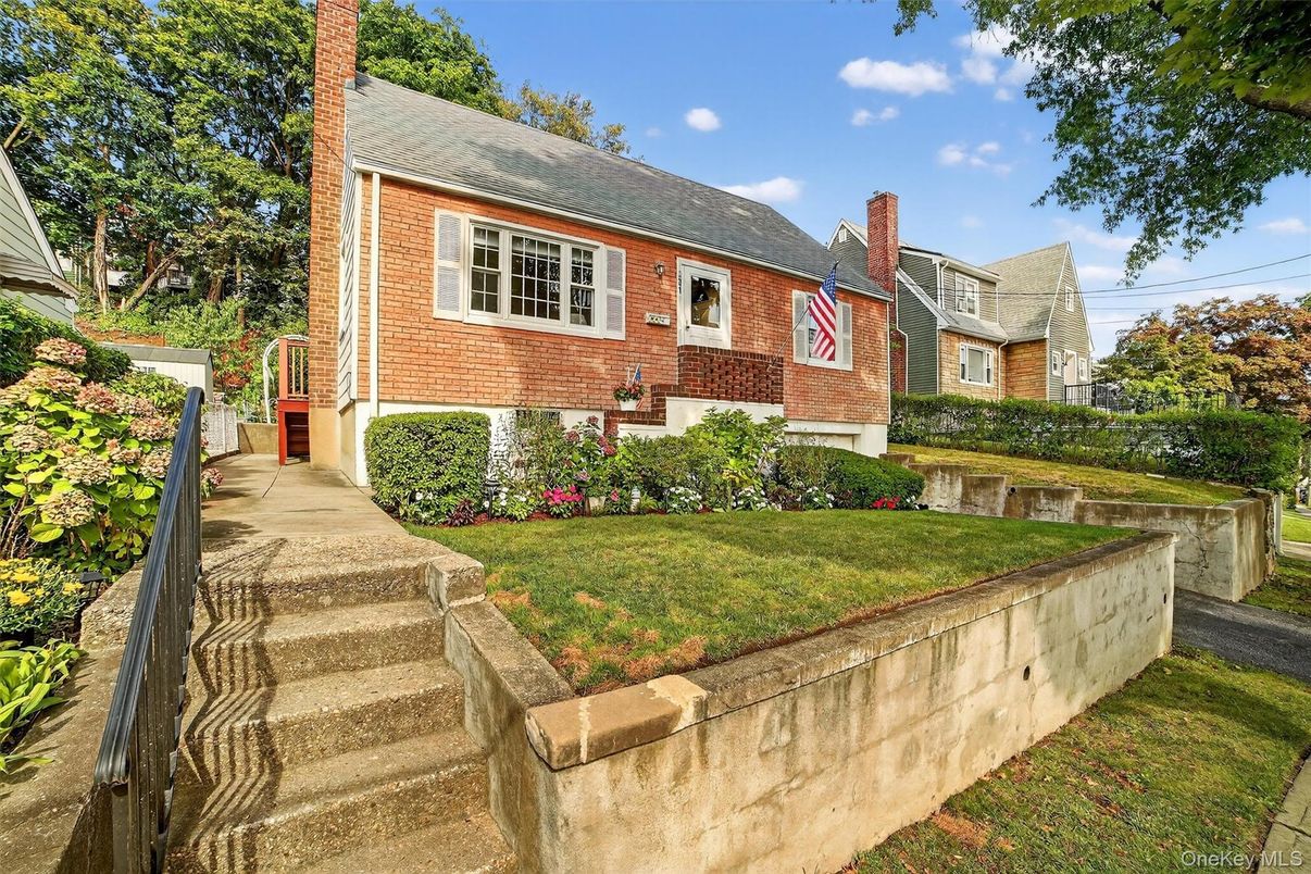 Exterior, Facade, Brick Facade, Cape Cod