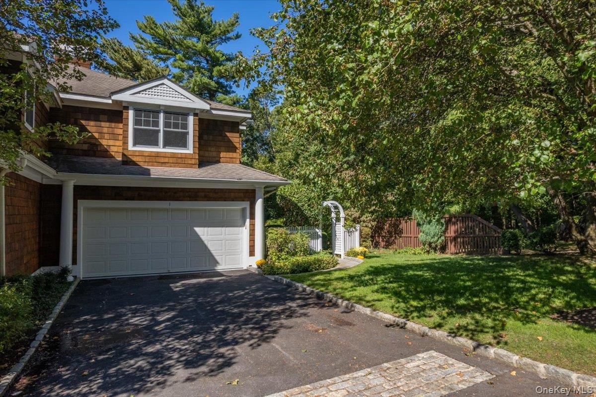 Attached, Exterior, Facade, Split Level