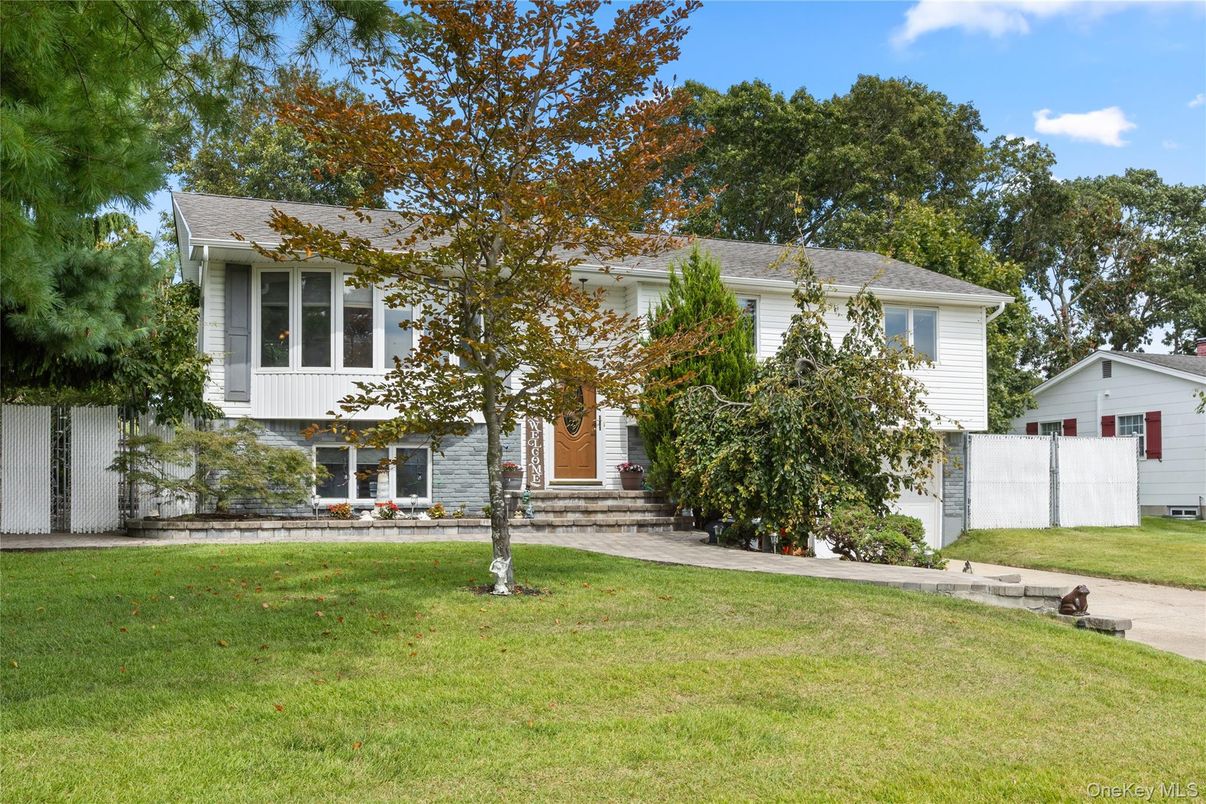 Backyard, Exterior, Facade, Raised Ranch