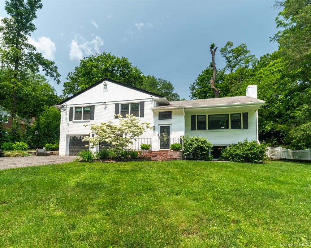 Attached, Backyard, Exterior, Facade, Split Level