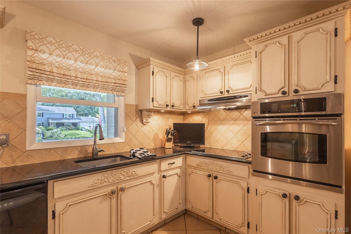 Interior, Kitchen, Pendant Lights, Stainless Steel Appliances