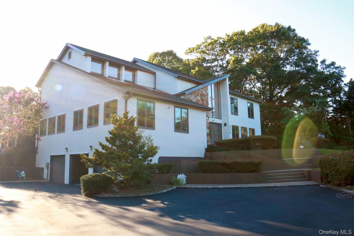 Attached, Exterior, Facade, Farmhouse