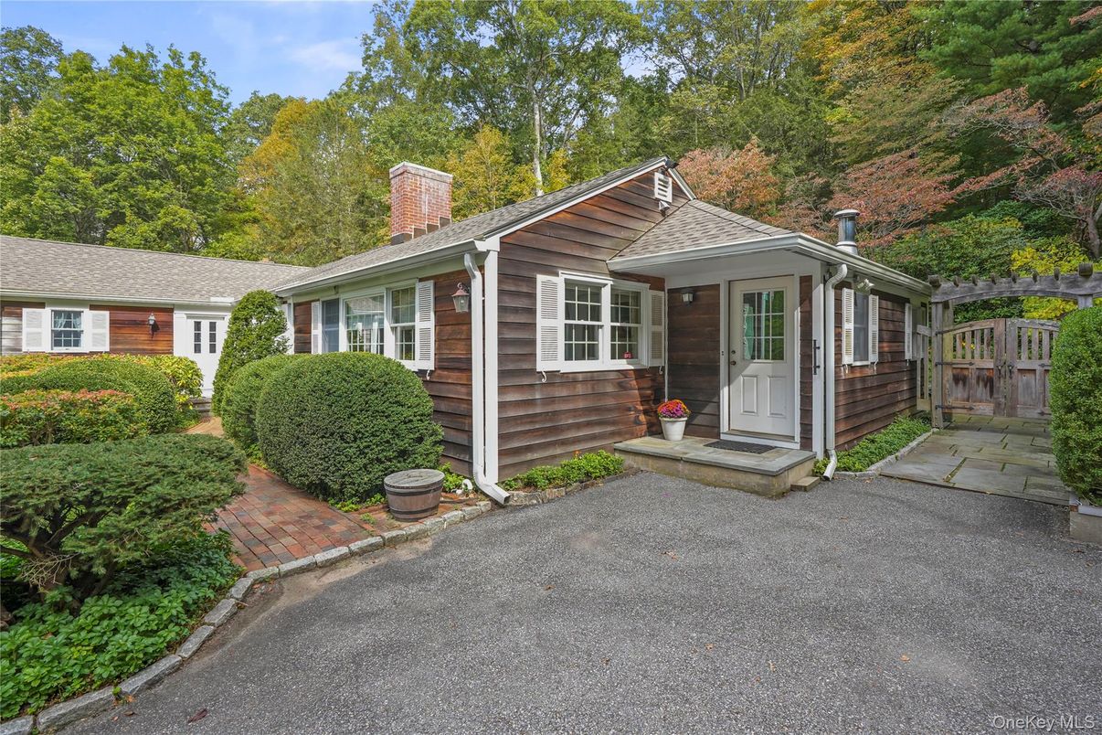 Exterior, Facade, Cape Cod