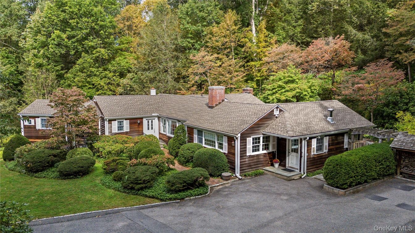 Exterior, Facade, Cape Cod