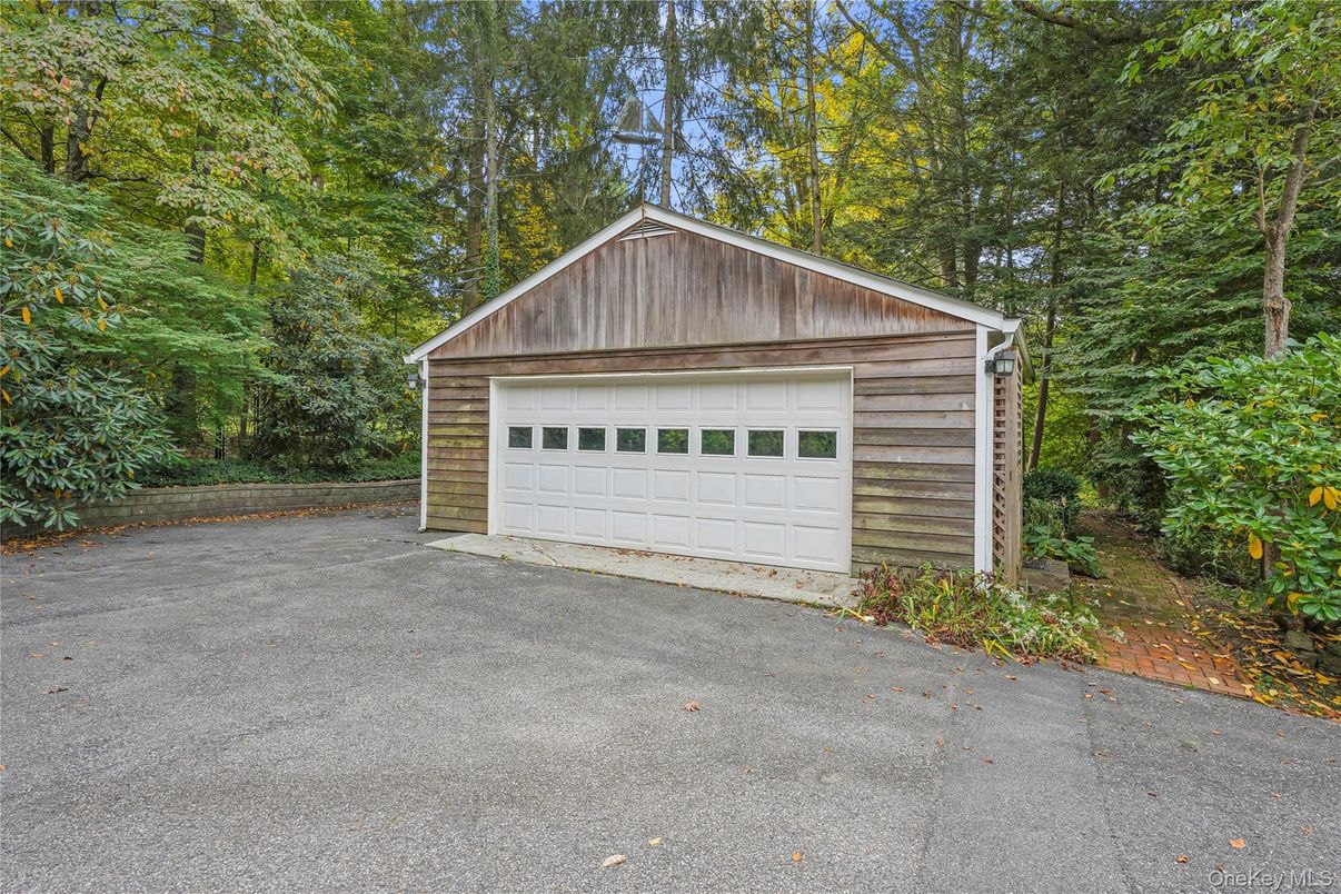 Detached Garage, Exterior