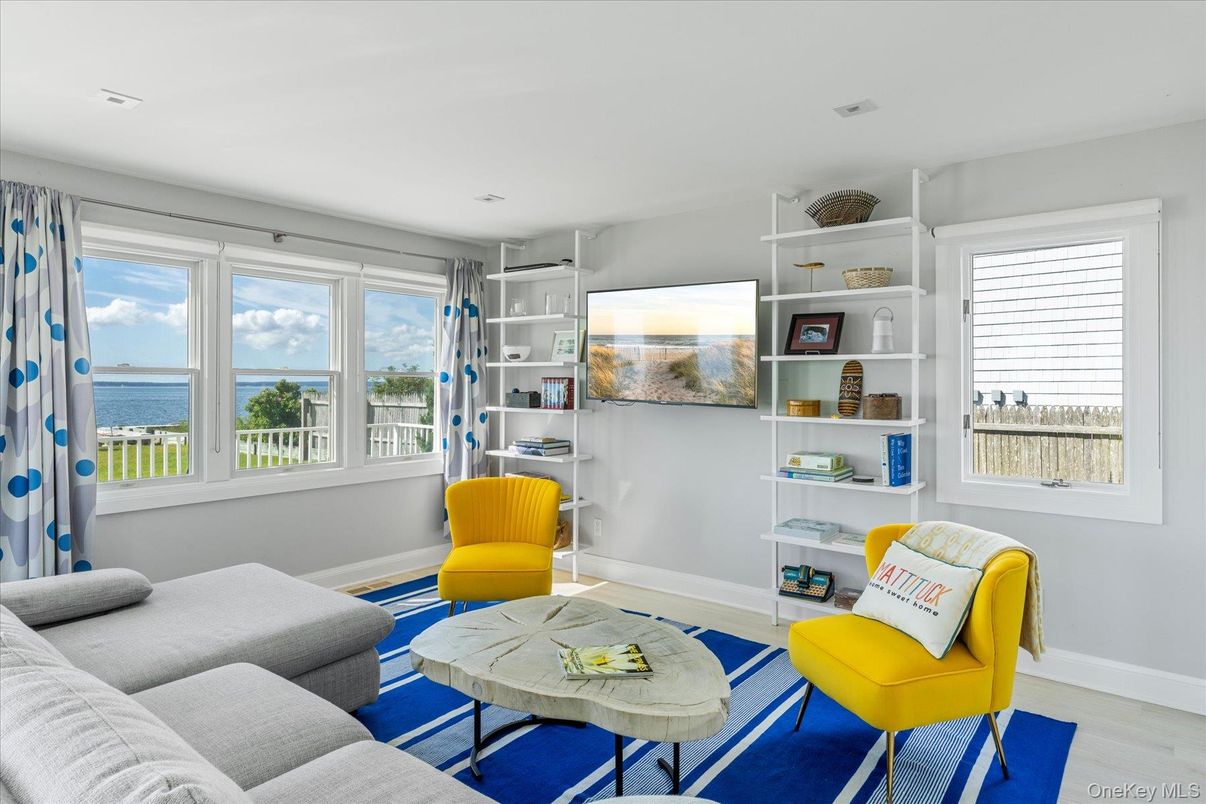 Interior, Living room, Recessed Lighting, Water, Wood Texture Flooring