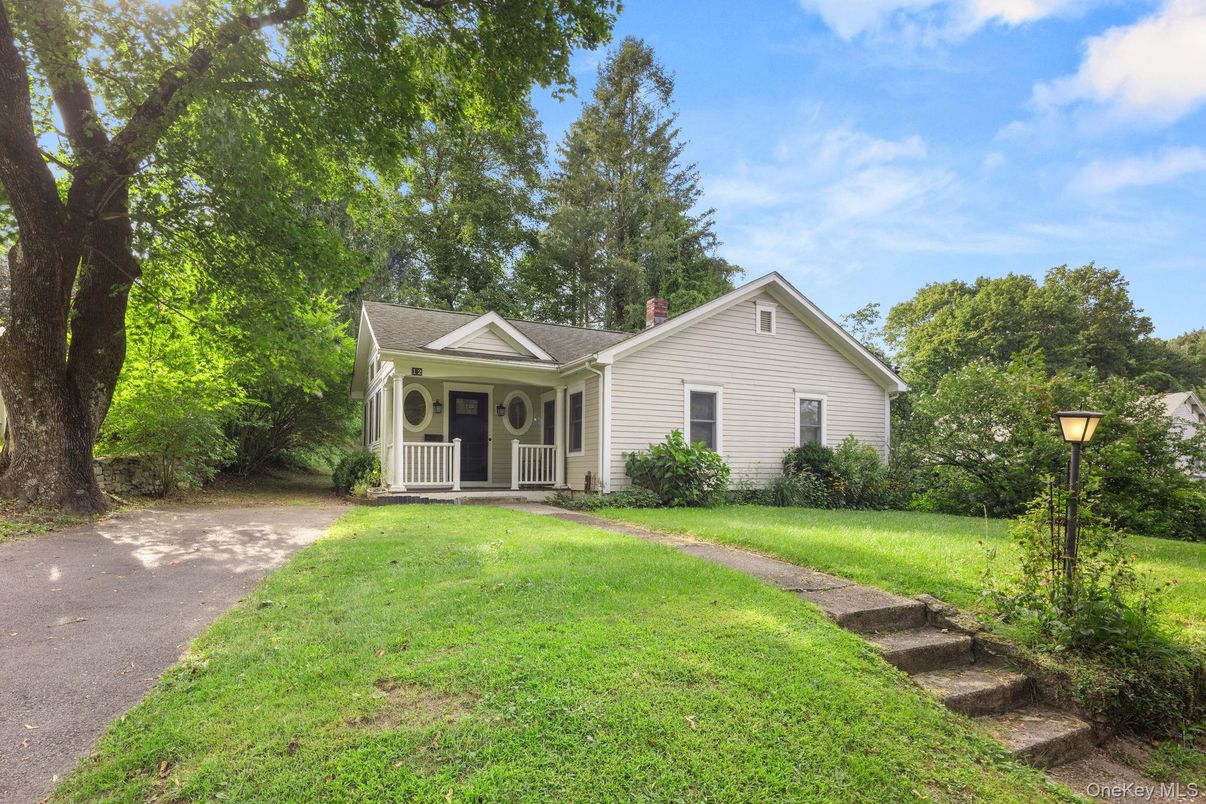 Backyard, Exterior, Facade, Ranch