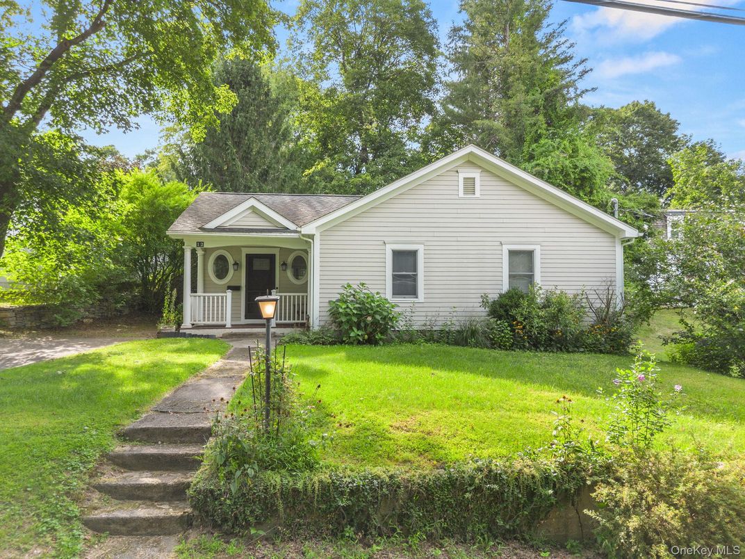 Backyard, Exterior, Facade, Split Level